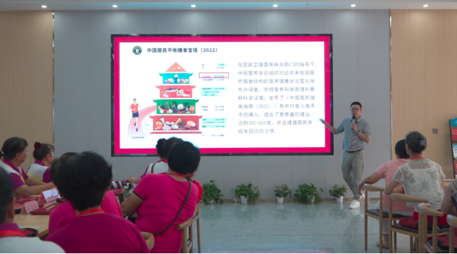 消费者参观东升国际牧场